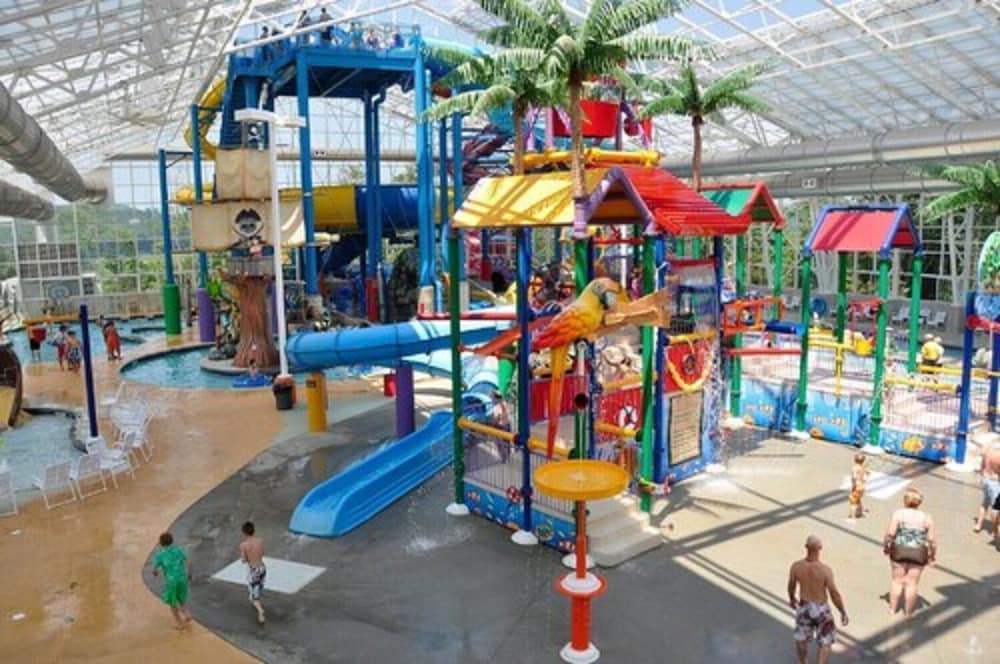 Big Splash Adventure Indoor Water Park Resort 22/28