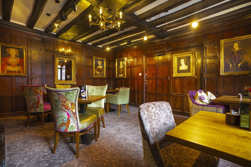 Tudor House Hotel 51/85