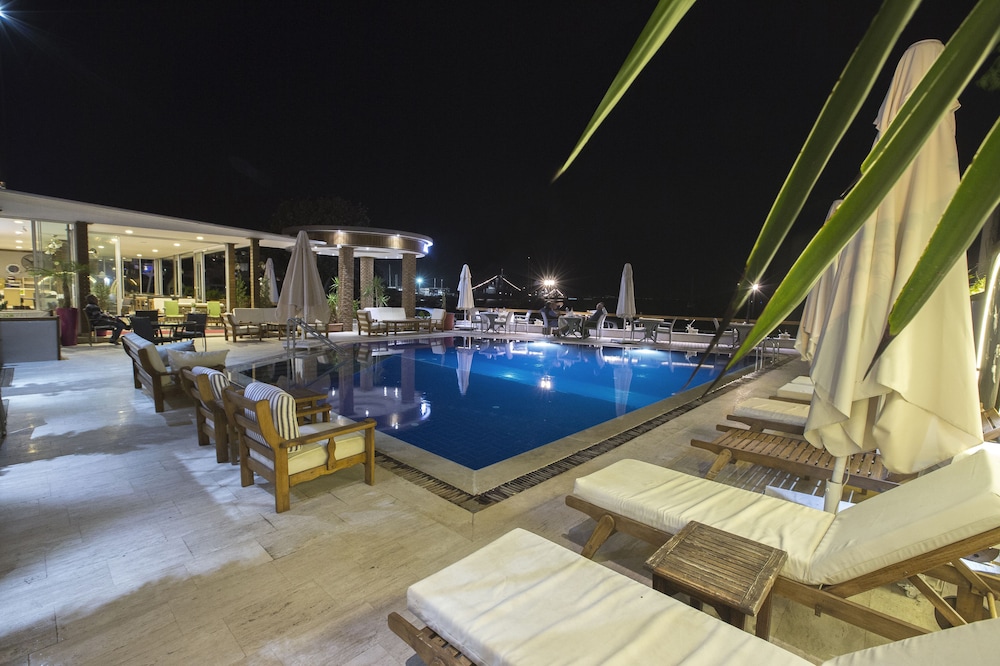 Akkan Beach Hotel 66/68