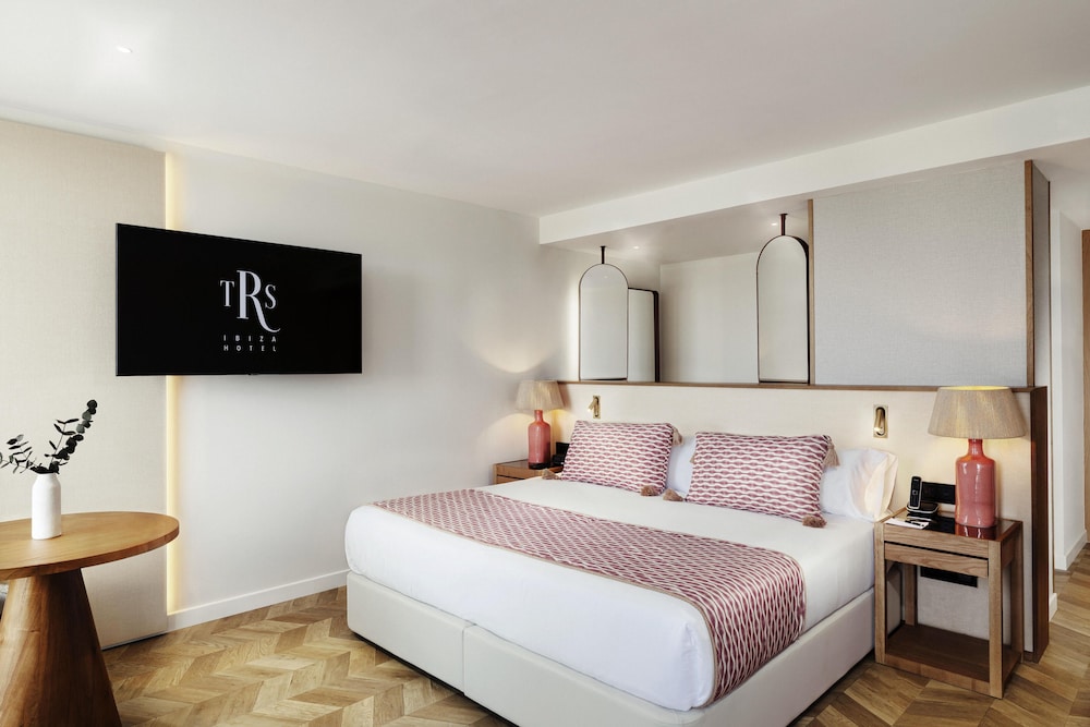 Junior Suite, King Bed, Sofa, Hot Tub, Terrace, Signature Level