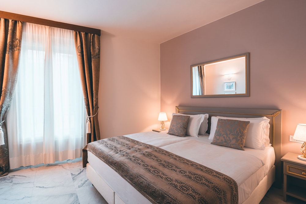 Room, Double Bed
