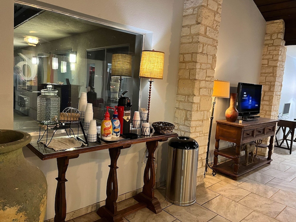 Motel6 Junction, TX - Llano River 41/60