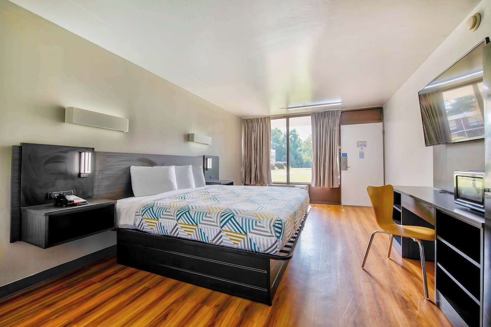1 King Bed - Premium, Micfridge, Non-Smoking