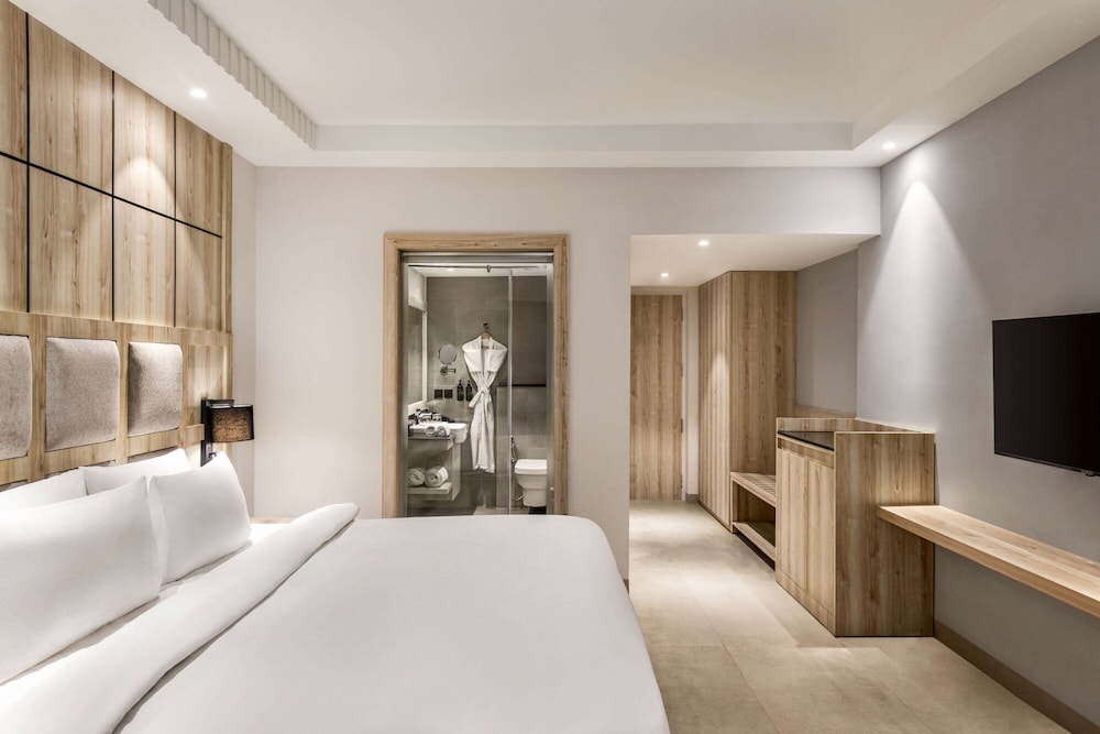 ROOM, ACCESSIBLE