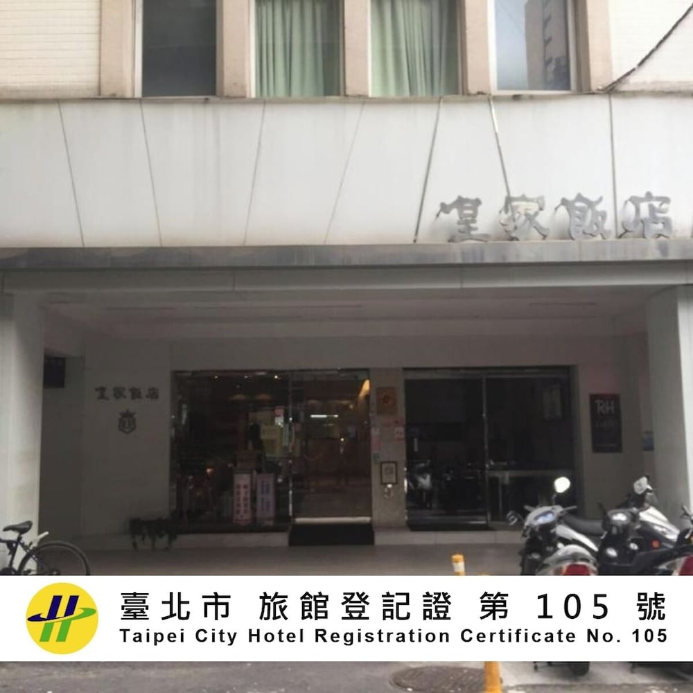 Royal Hotel 2/33
