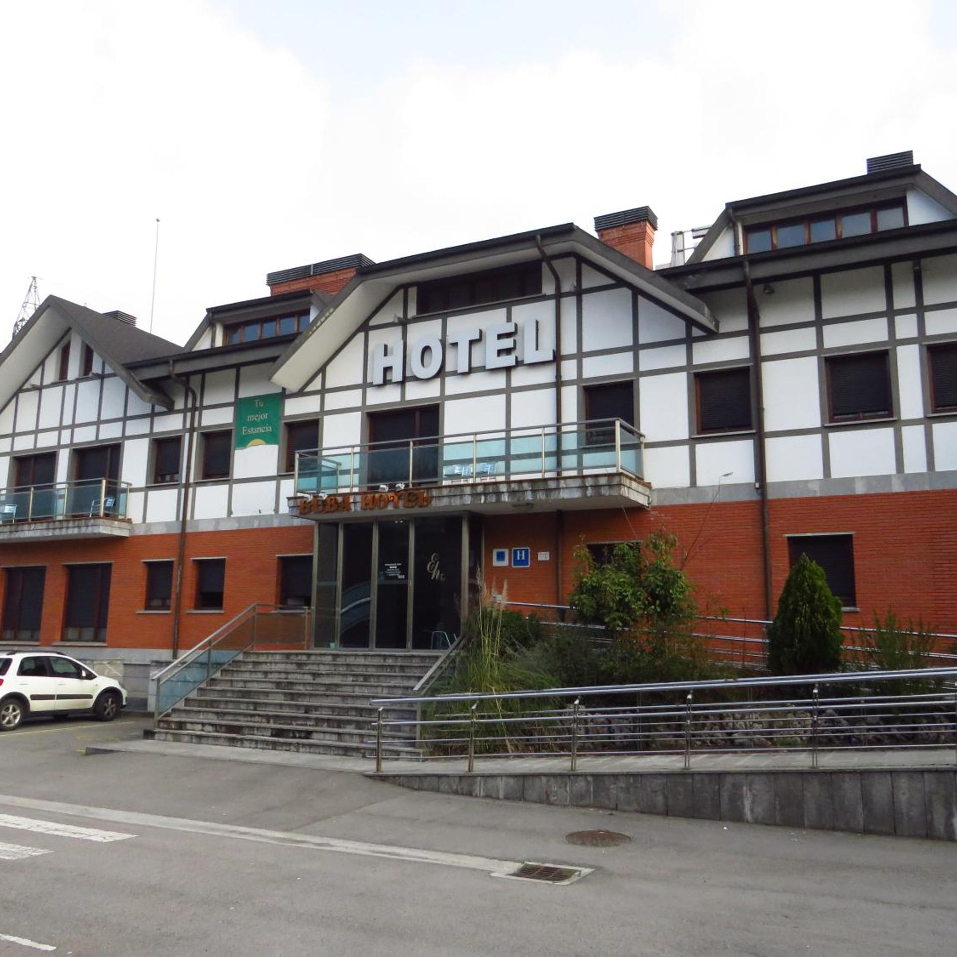 Euba Hotel 3/50