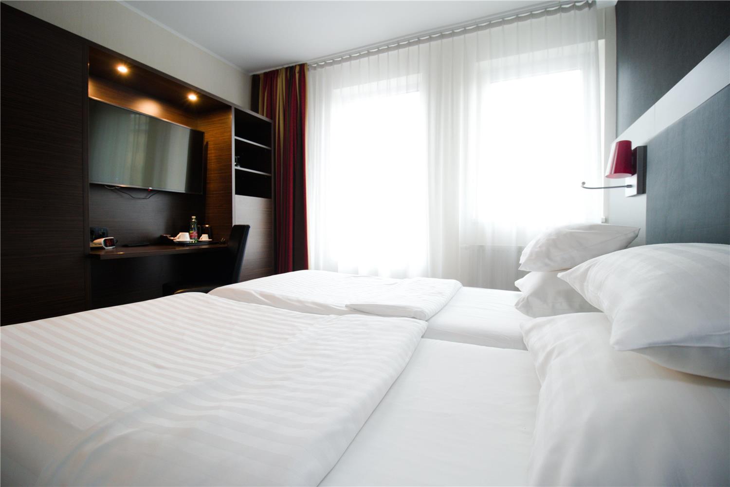 Standard, Twin Beds