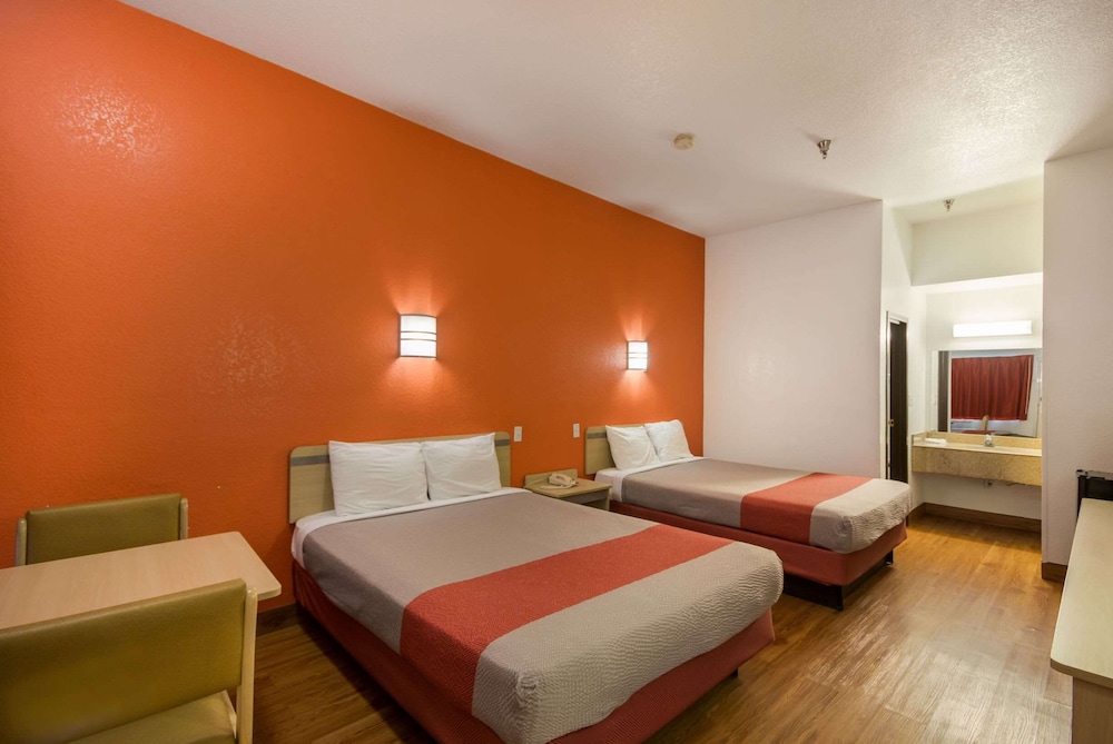 Americas Best Value Inn & Suites Humble 19/40