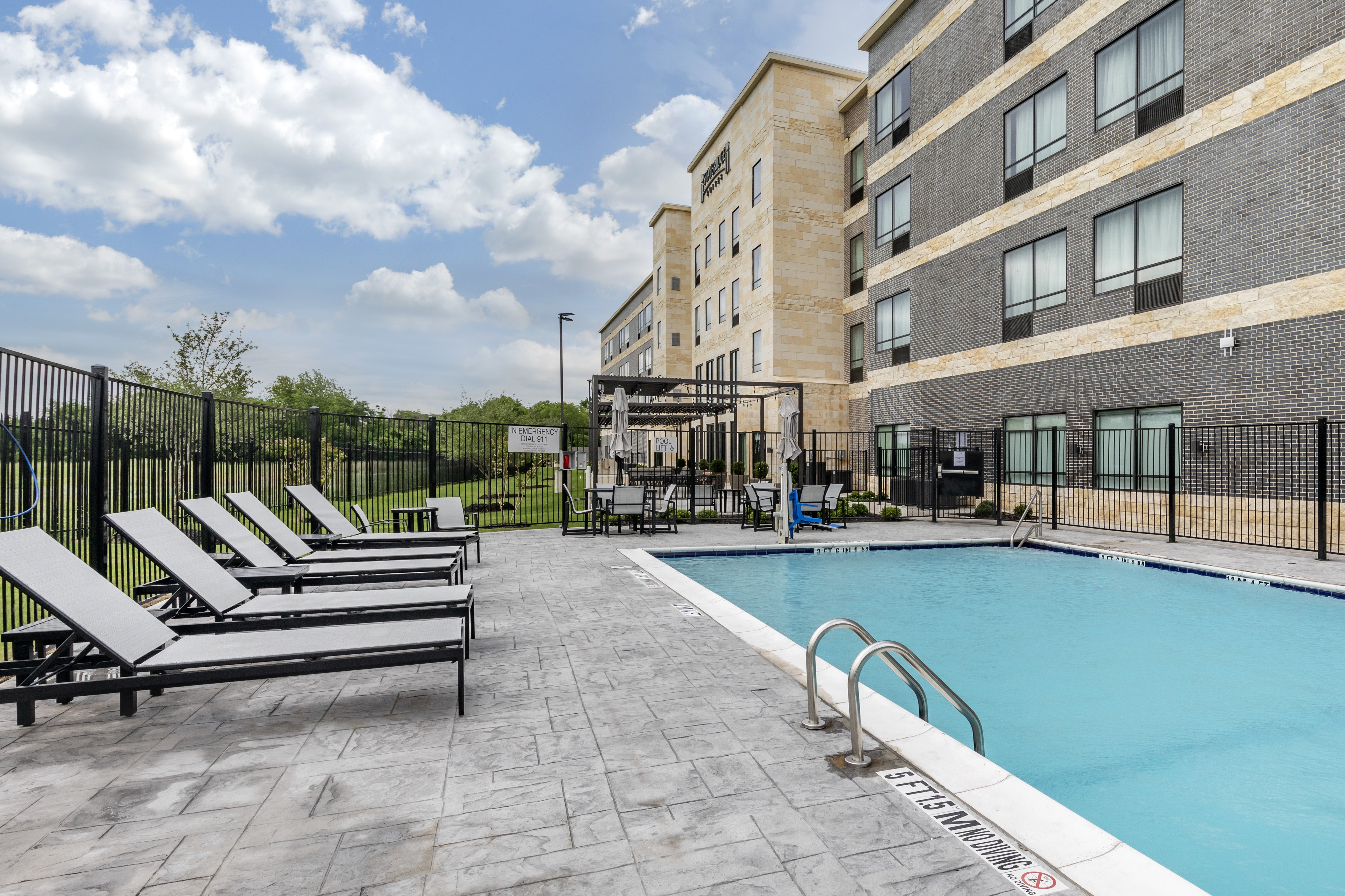 Staybridge Suites Dallas - Grand Prairie 66/70