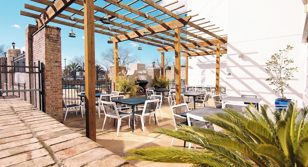 CROWNE PLAZA CHARLESTON AIRPORT CONV CTR 69/76