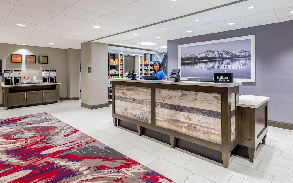 Hampton Inn & Suites Reno/Sparks 5/38