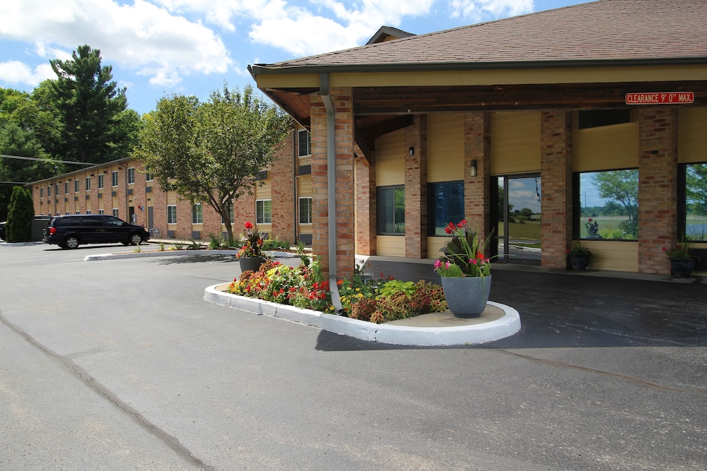Baymont By Wyndham Muskegon 43/49