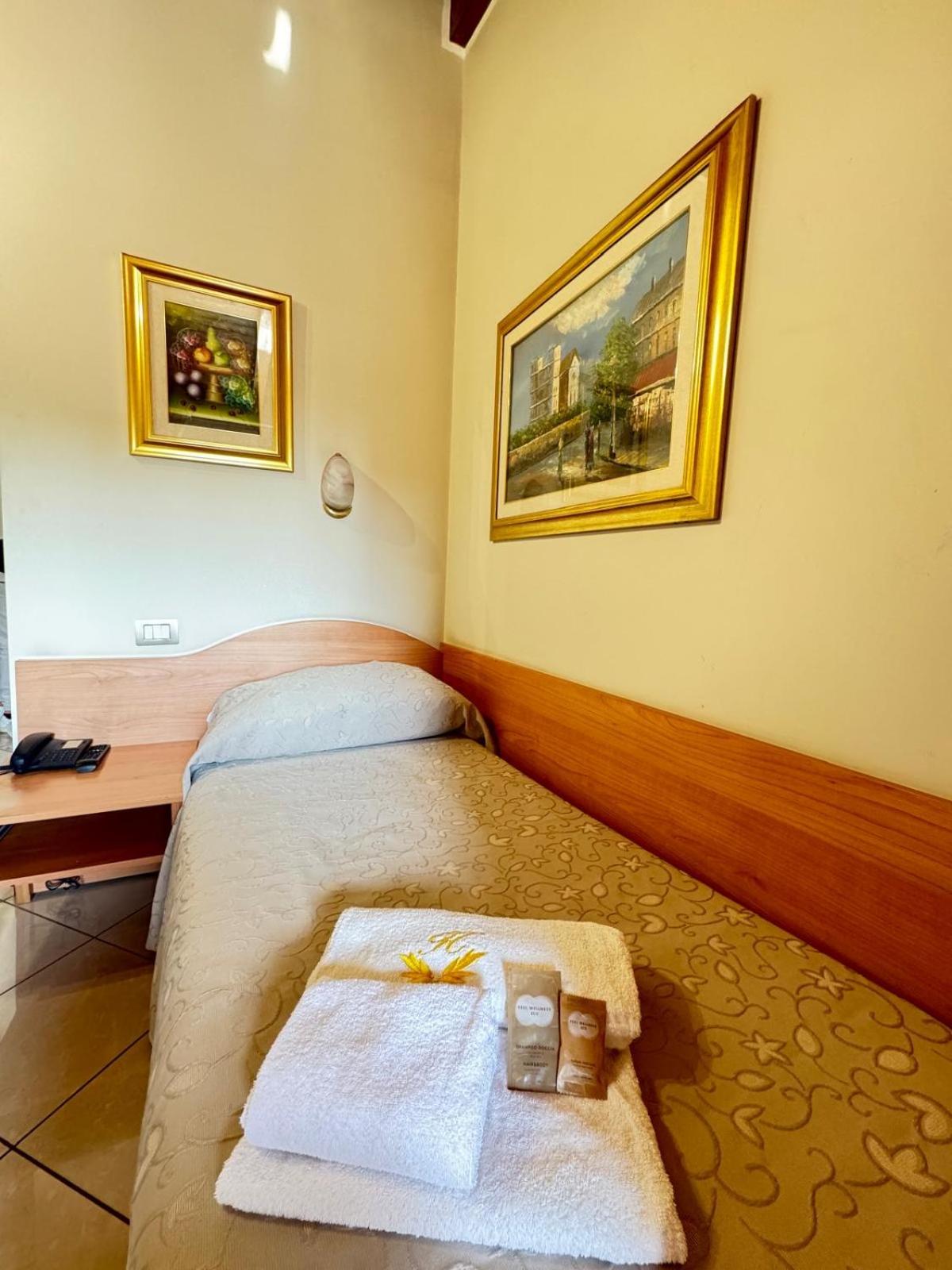 Room, Single