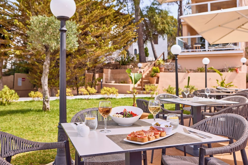Universal Don Camilo Aparthotel 58/71