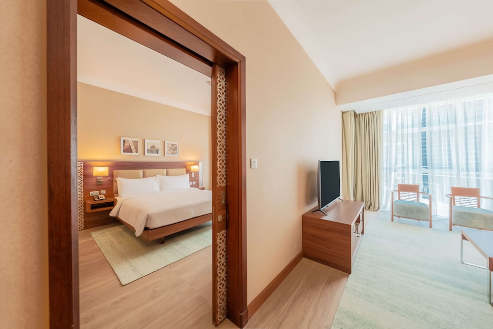 BUSINESS, SUITE, KING BED
