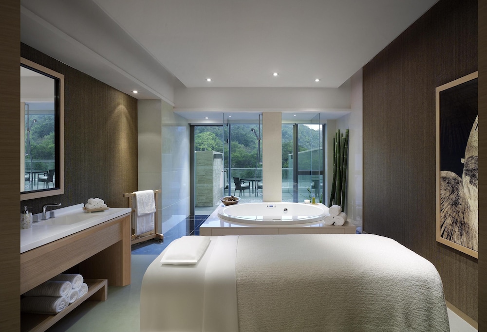 HYATT REGENCY HONG KONG SHA TIN 32/69