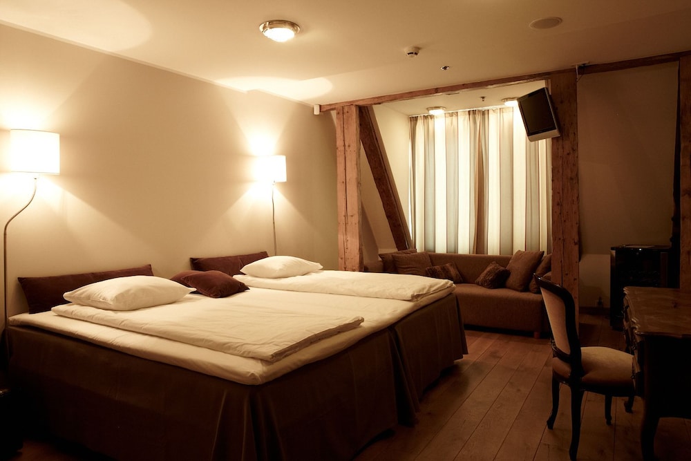 Cru Hotel 33/74