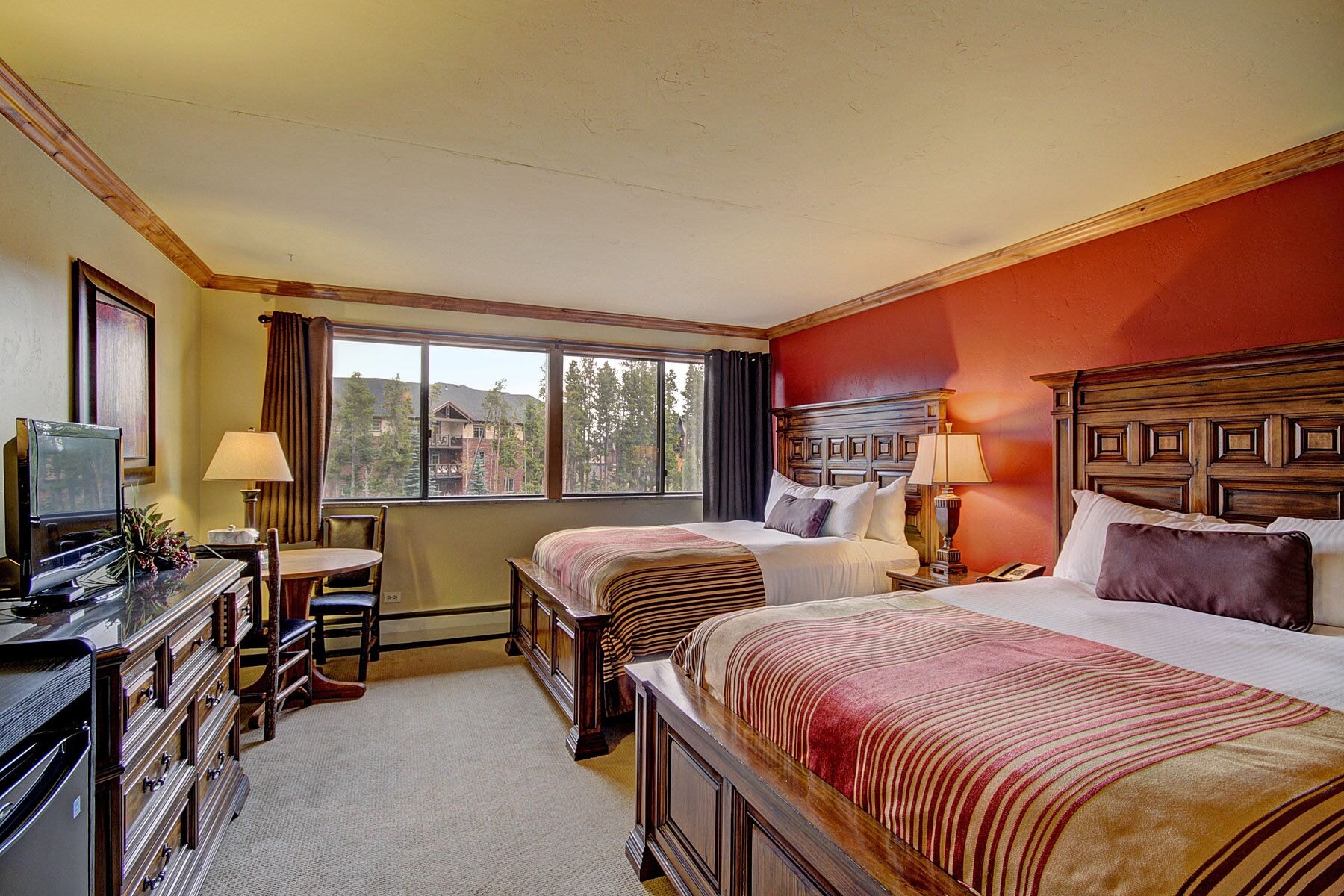Petite, 2 Double Beds