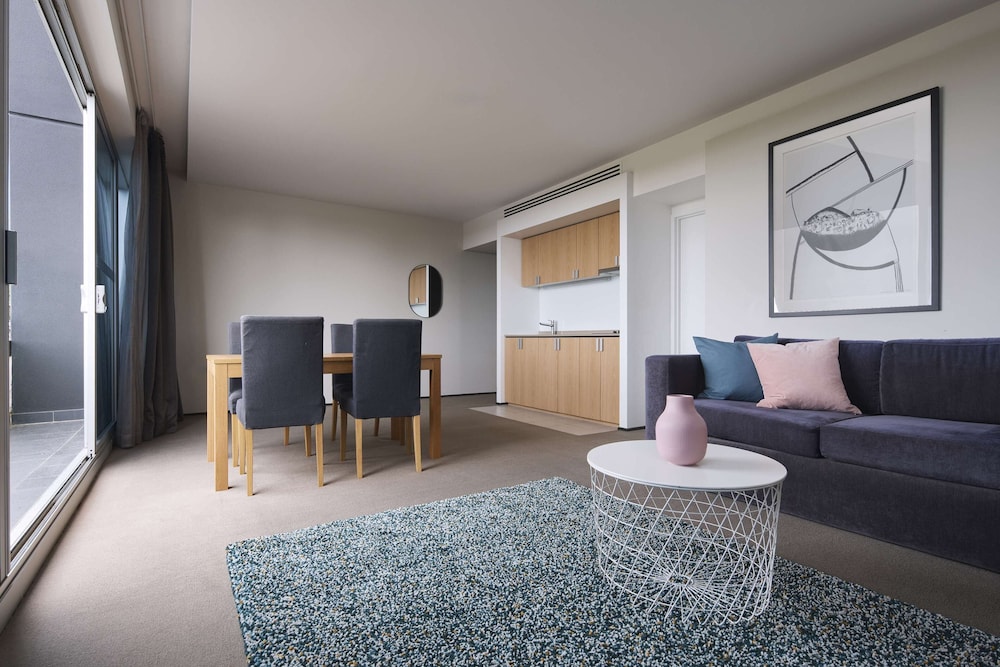 Atura Dandenong 31/60