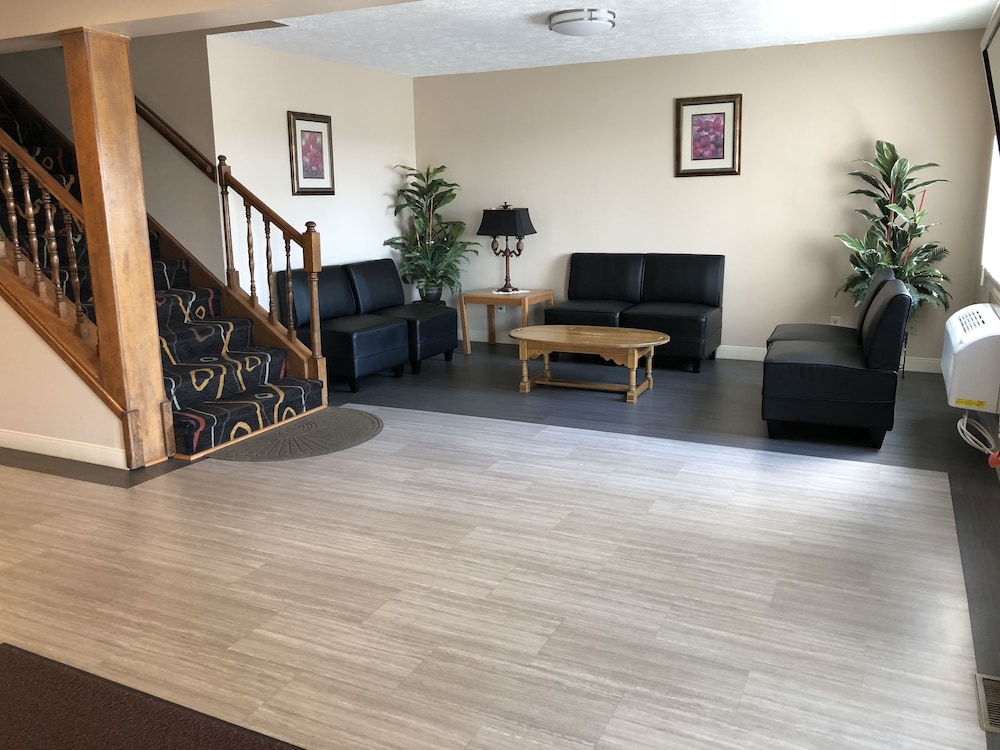 Sky Lodge Inn Suites 4/34
