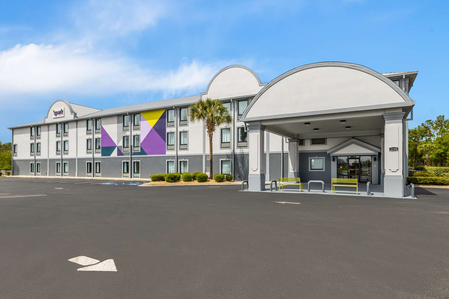Spark by Hilton Tifton 17/21
