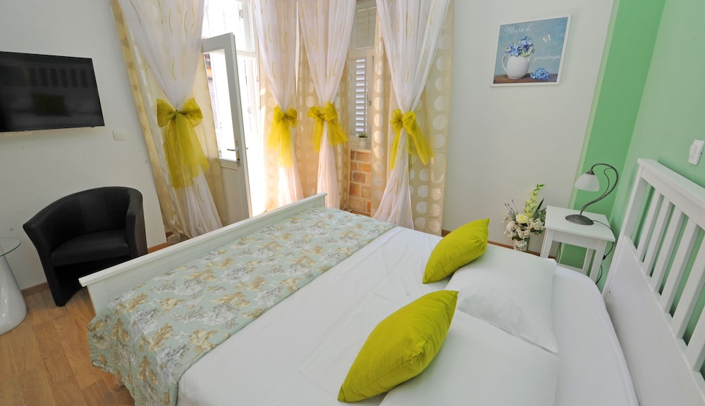 Nirvana Luxury Rooms 50/82