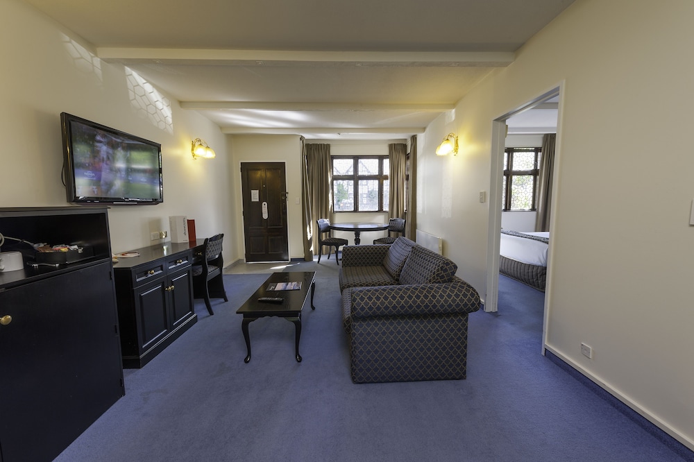 Scenic Hotel Cotswold 41/69