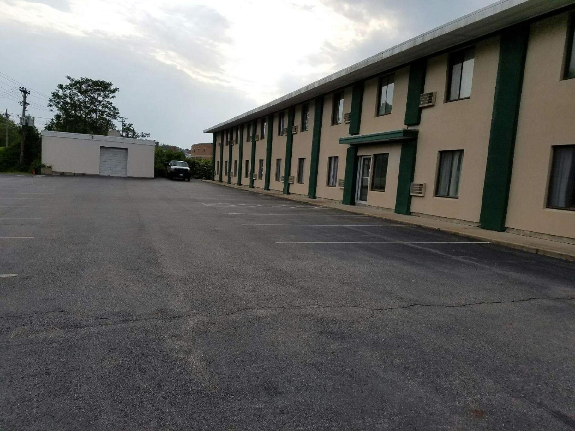 Woonsocket Motor Inn 14/15