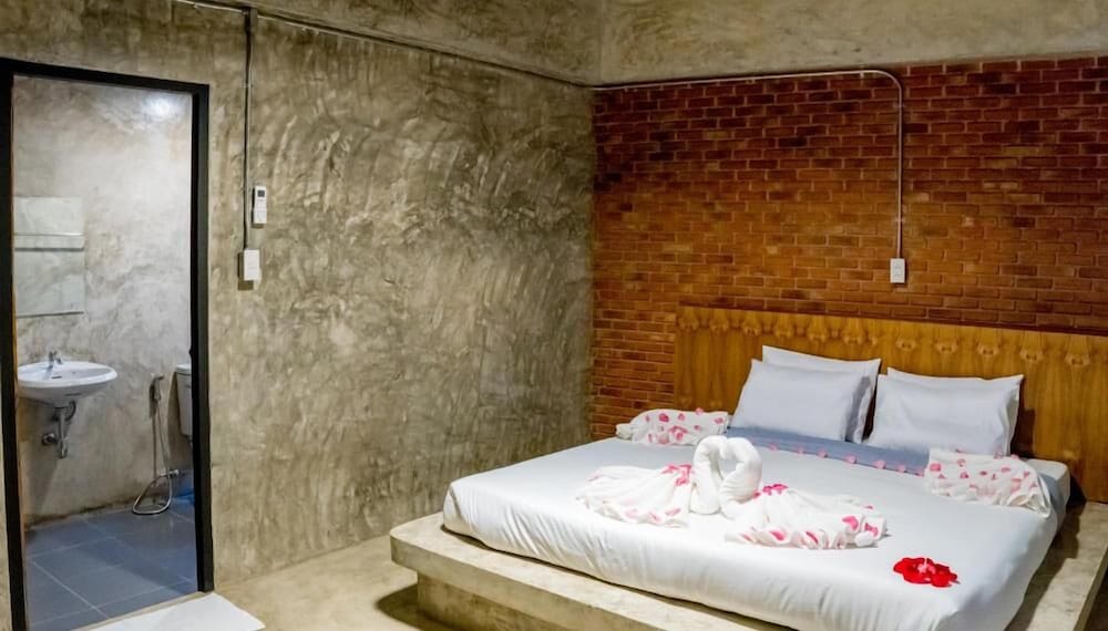 Tonfang Hotel 25/49