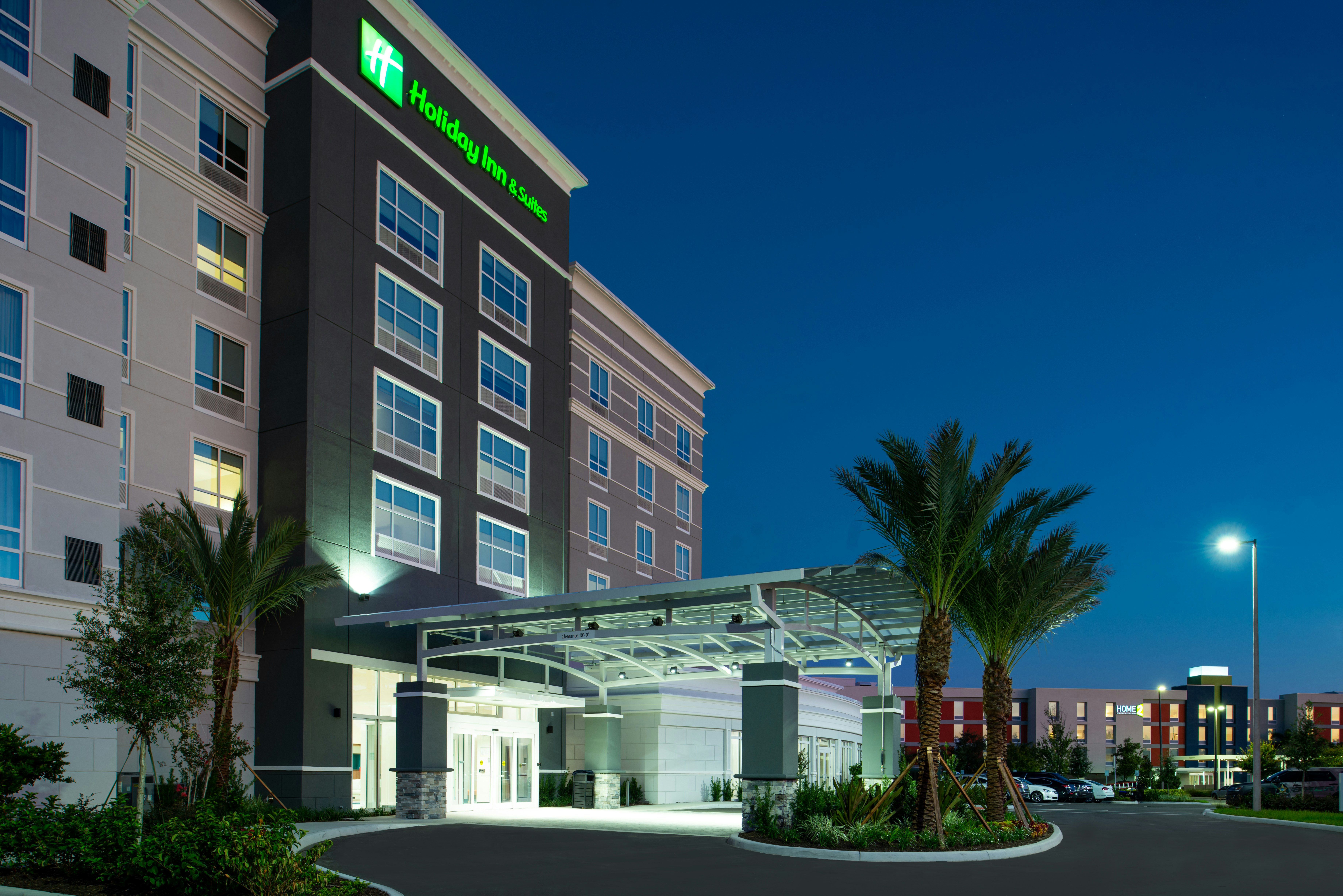 Holiday Inn & Suites Orlando I-Drive - Theme Parks 8/77