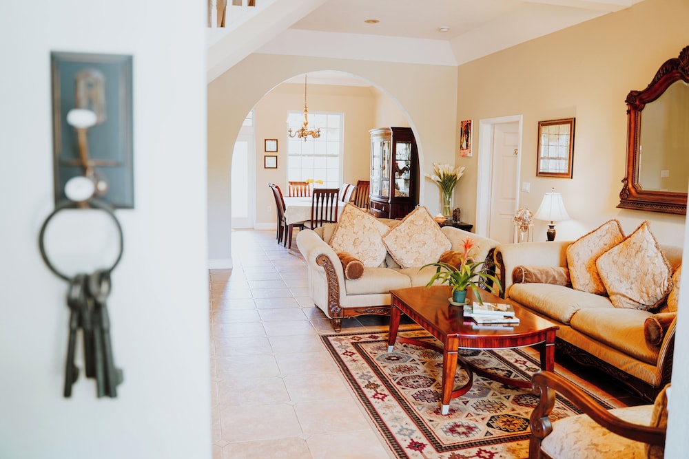 Shangri-La Bed & Breakfast 30/50