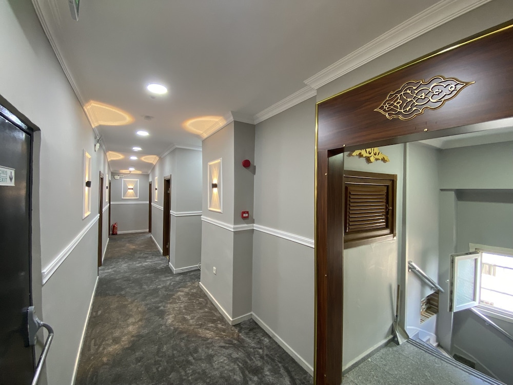 GRAND ORAL HOTEL 31/50