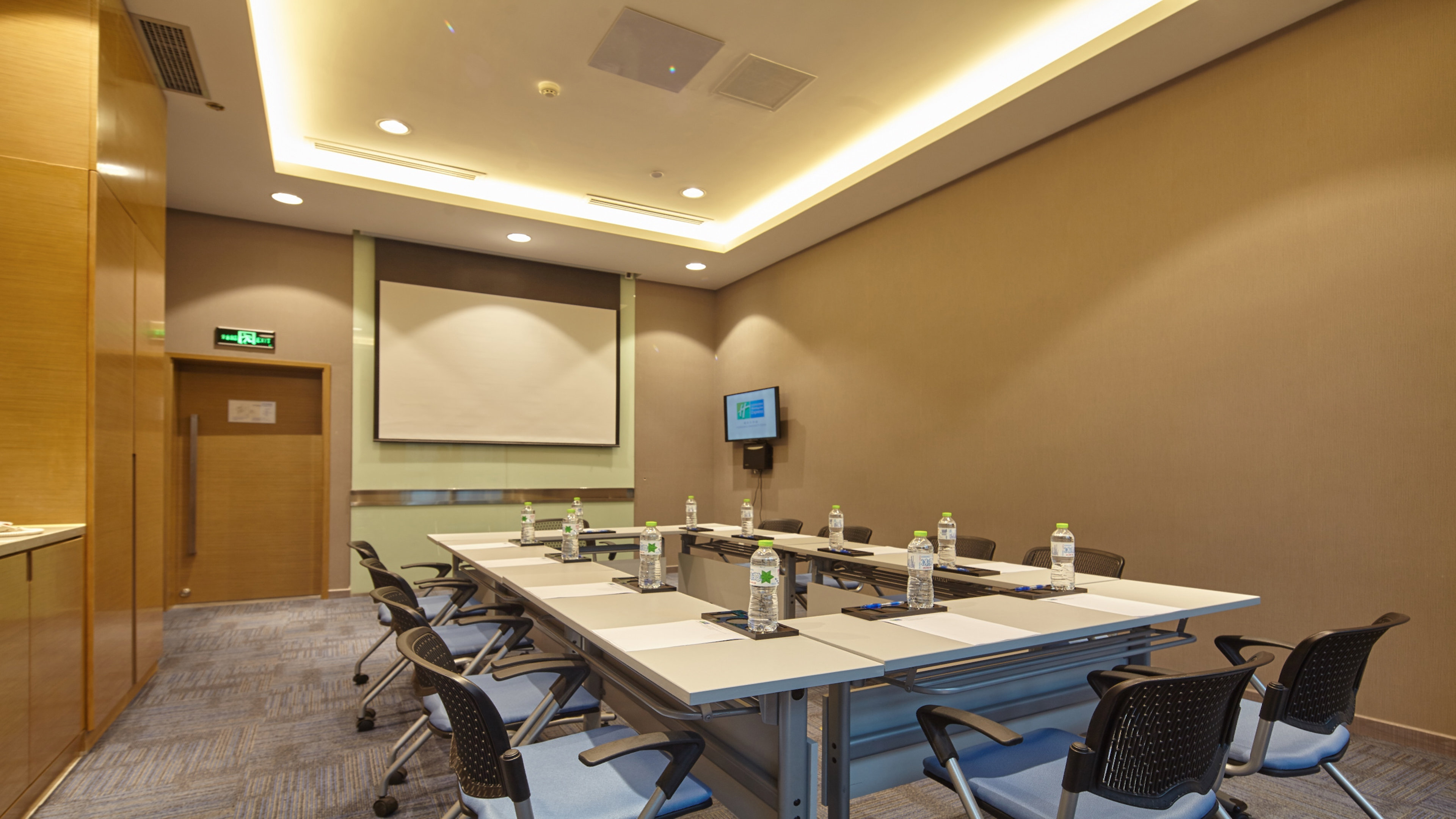 Holiday Inn Express Chongqing University Town 47/55