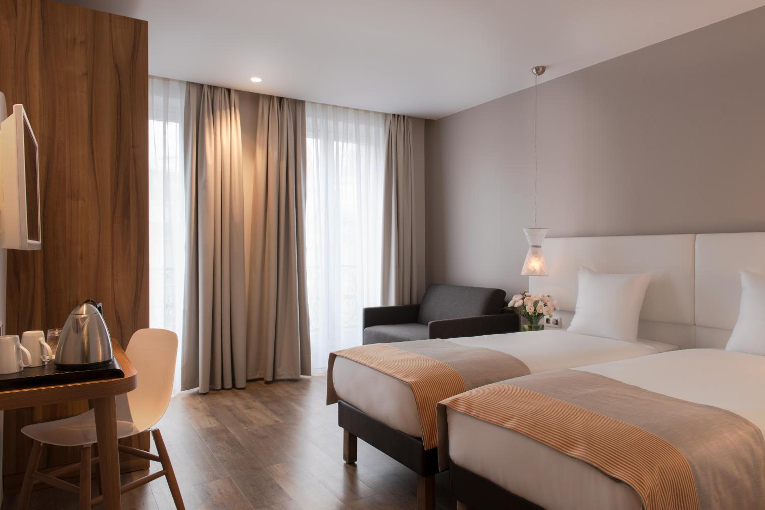 Room, Triple, Balcony