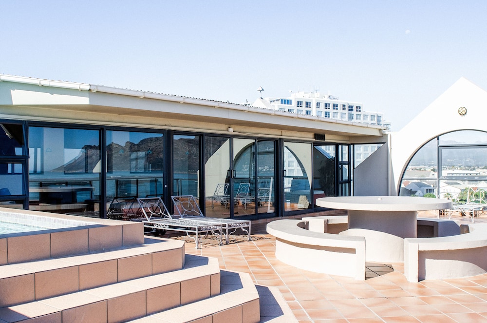 Strand Pavilion 2/50
