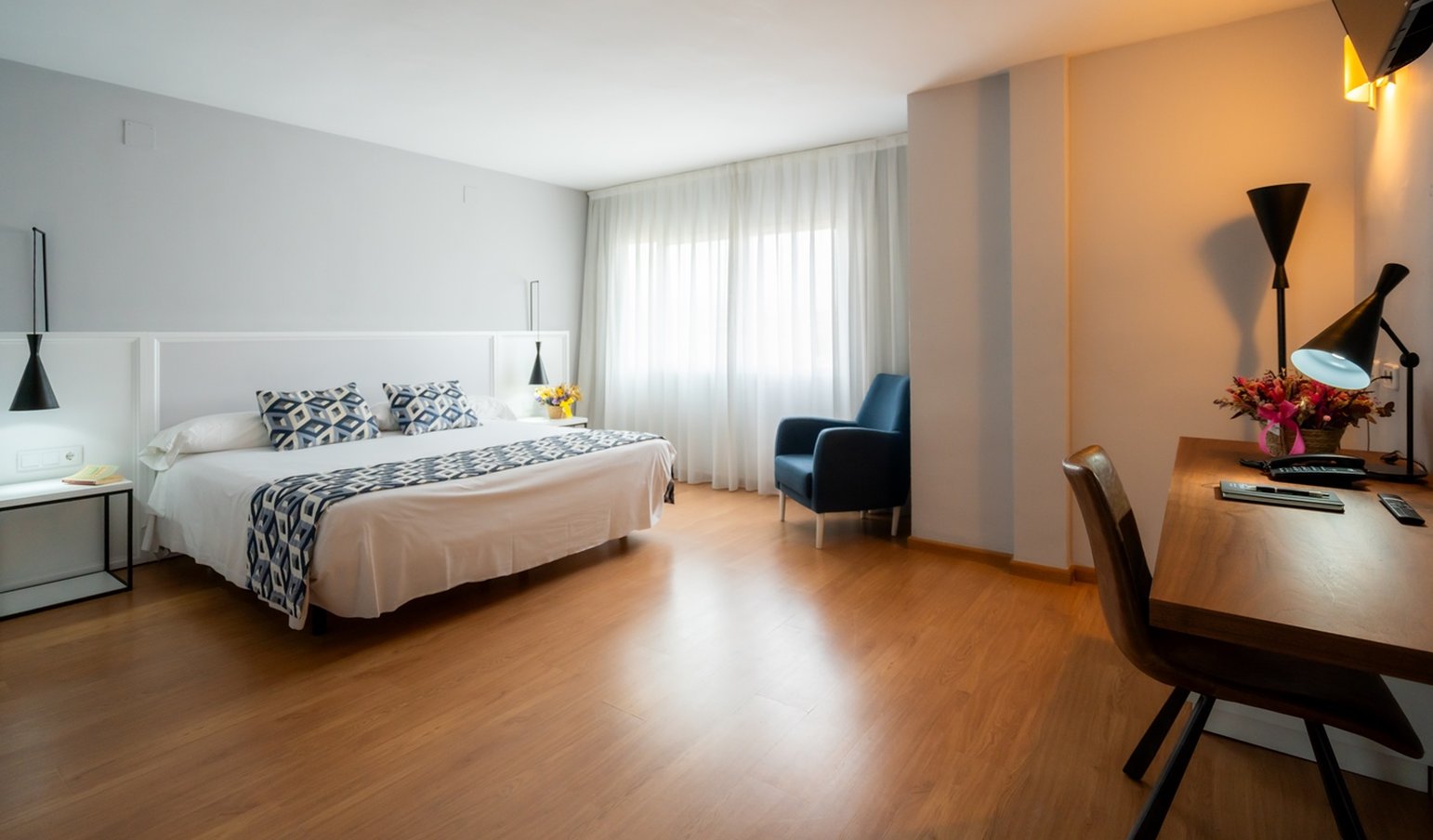 Beleret Hotel 12/77