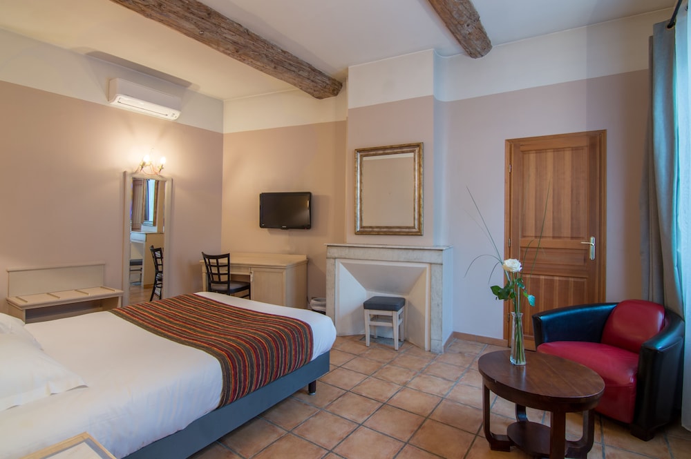 Hotel Artea 7/28