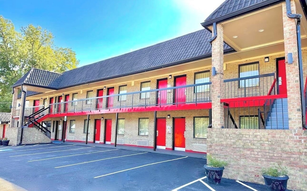 Travelers Inn 8/58