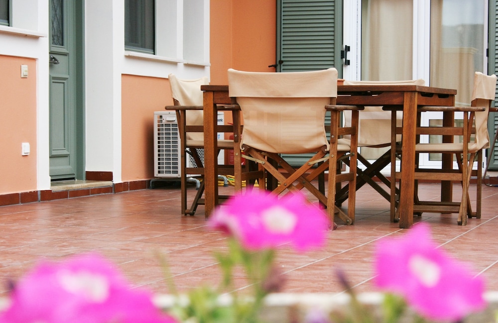 Lagoon View Apartments - Adults Only 57/70