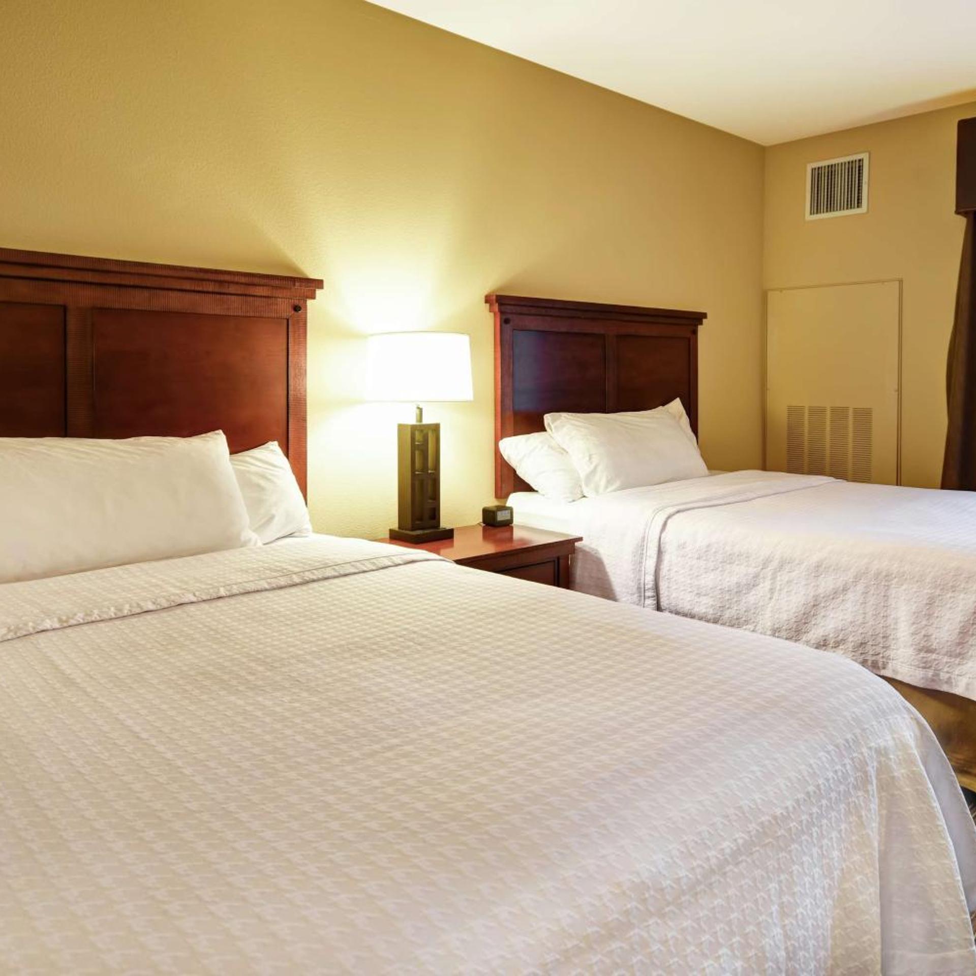 Suite, 2 Queen Beds, Sofa, Accessible