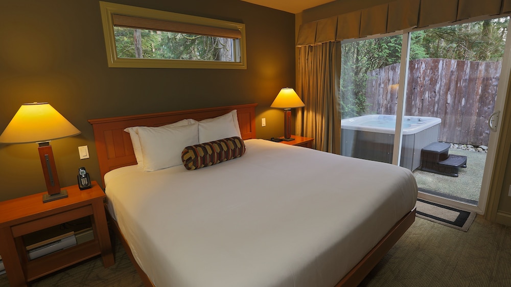 Long Beach Lodge Resort 12/72
