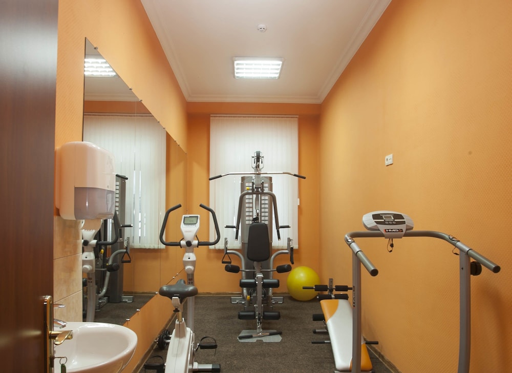 Regency Hotel 25/49