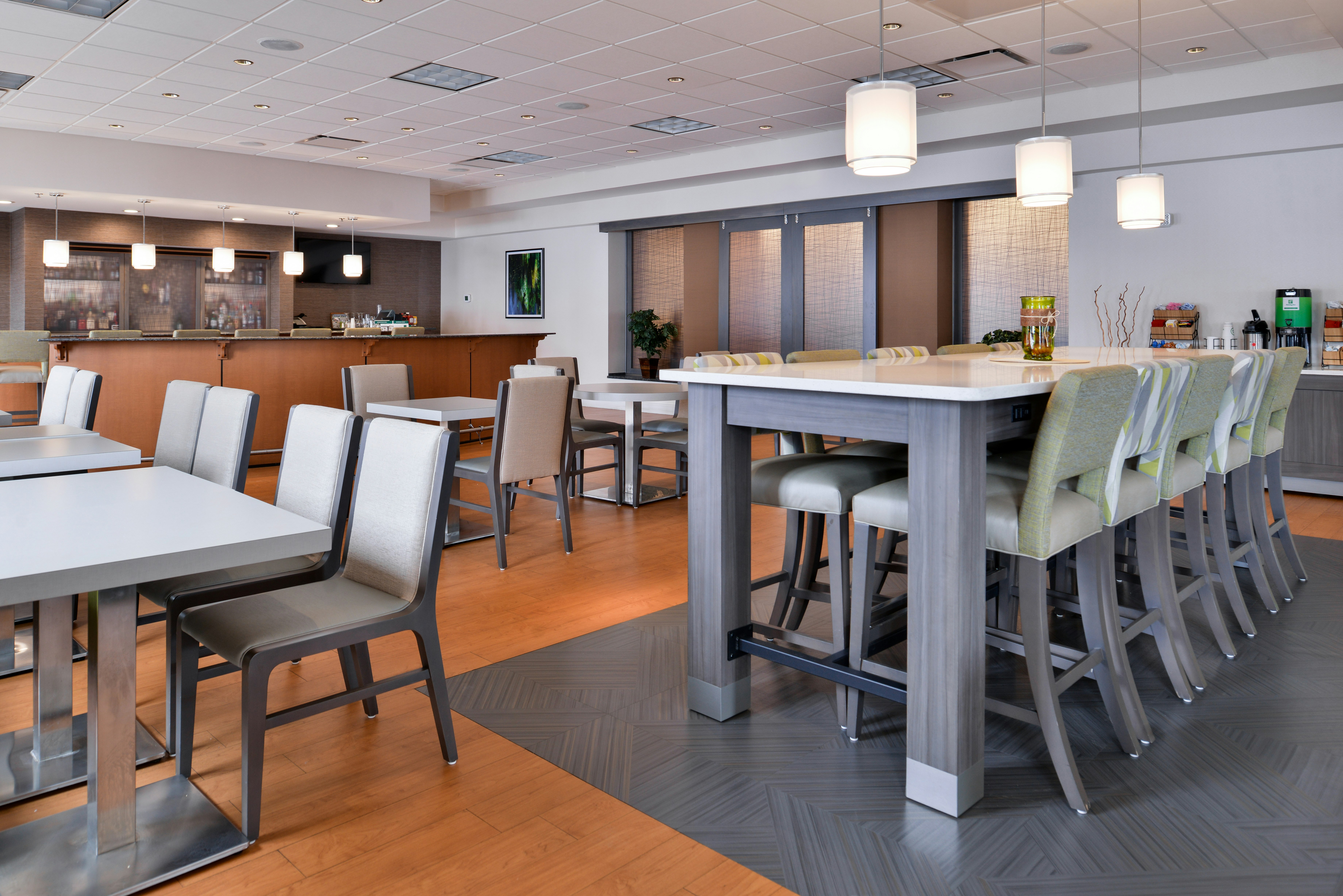 Holiday Inn Hotel and Suites Rochester Marketplace 40/64