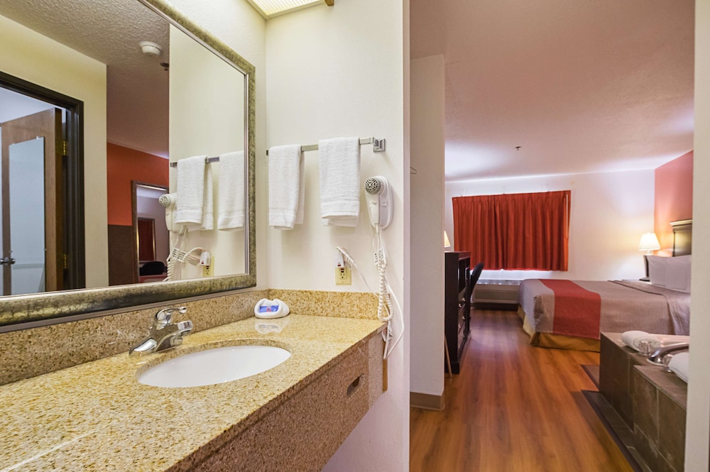 Motel6 Waterloo, IA - Crossroads Mall - Cedar Falls 43/49