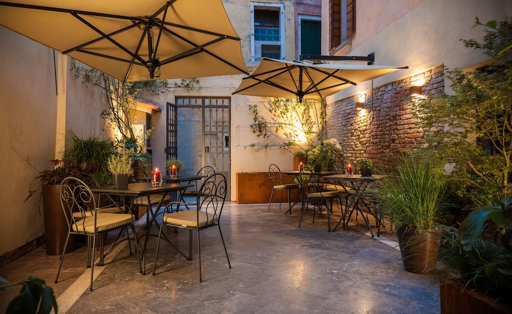 LIASSIDI WELLNESS SUITES 31/46