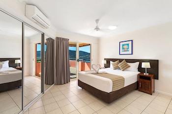 3 Bedrooms, Apartment, Two Story