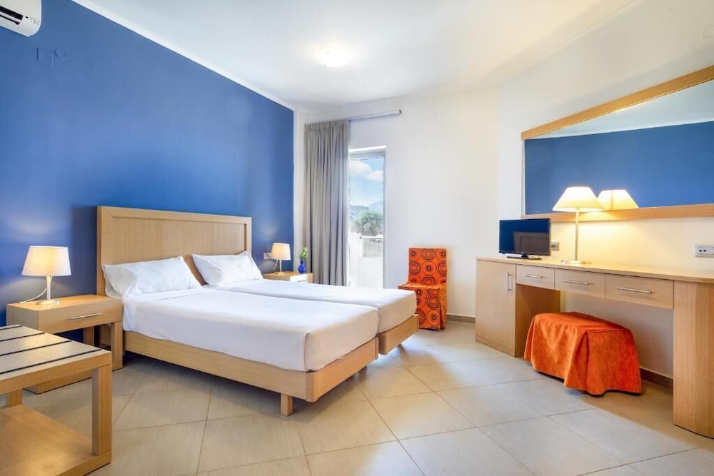 Elena Hotel 5/51