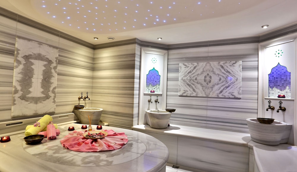 AHC Grand Bazaar Hotel 42/64