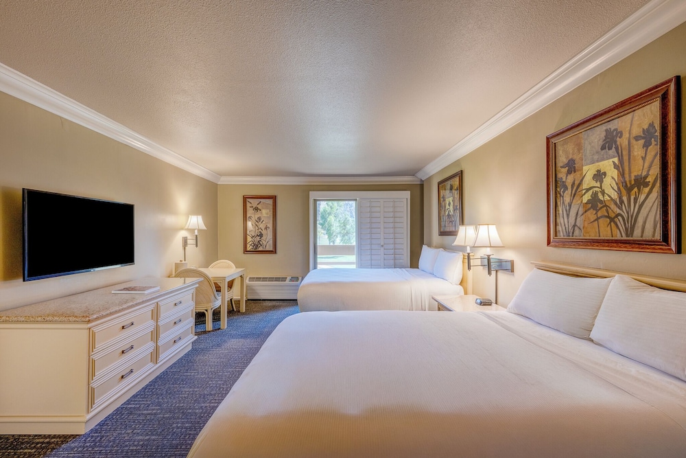 Deluxe, 2 Double Beds, Golf Course View
