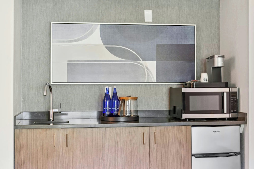 Courtyard By Marriott Burlington Williston 8/65